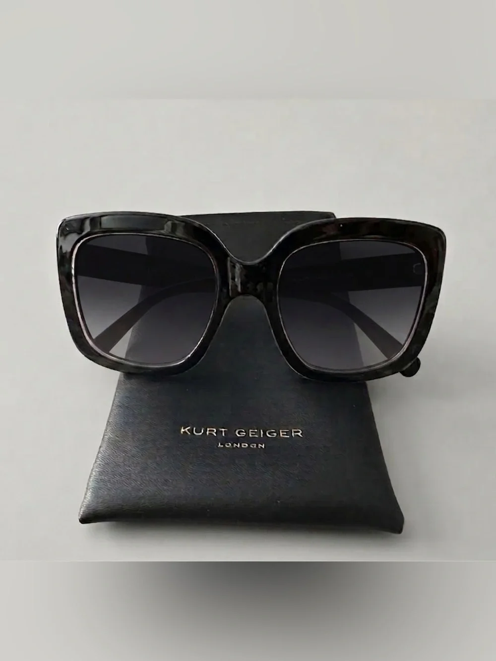 NWOT Kurt Geiger London Square Sunglasses Black Quilted Temples & Case KGL9031/S